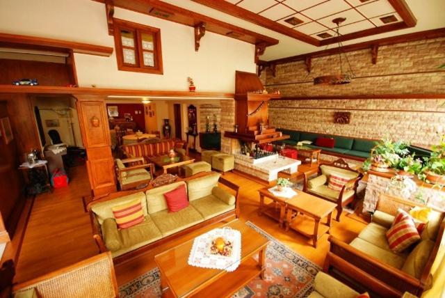 Hotel Elvetia Karpenisi Buitenkant foto